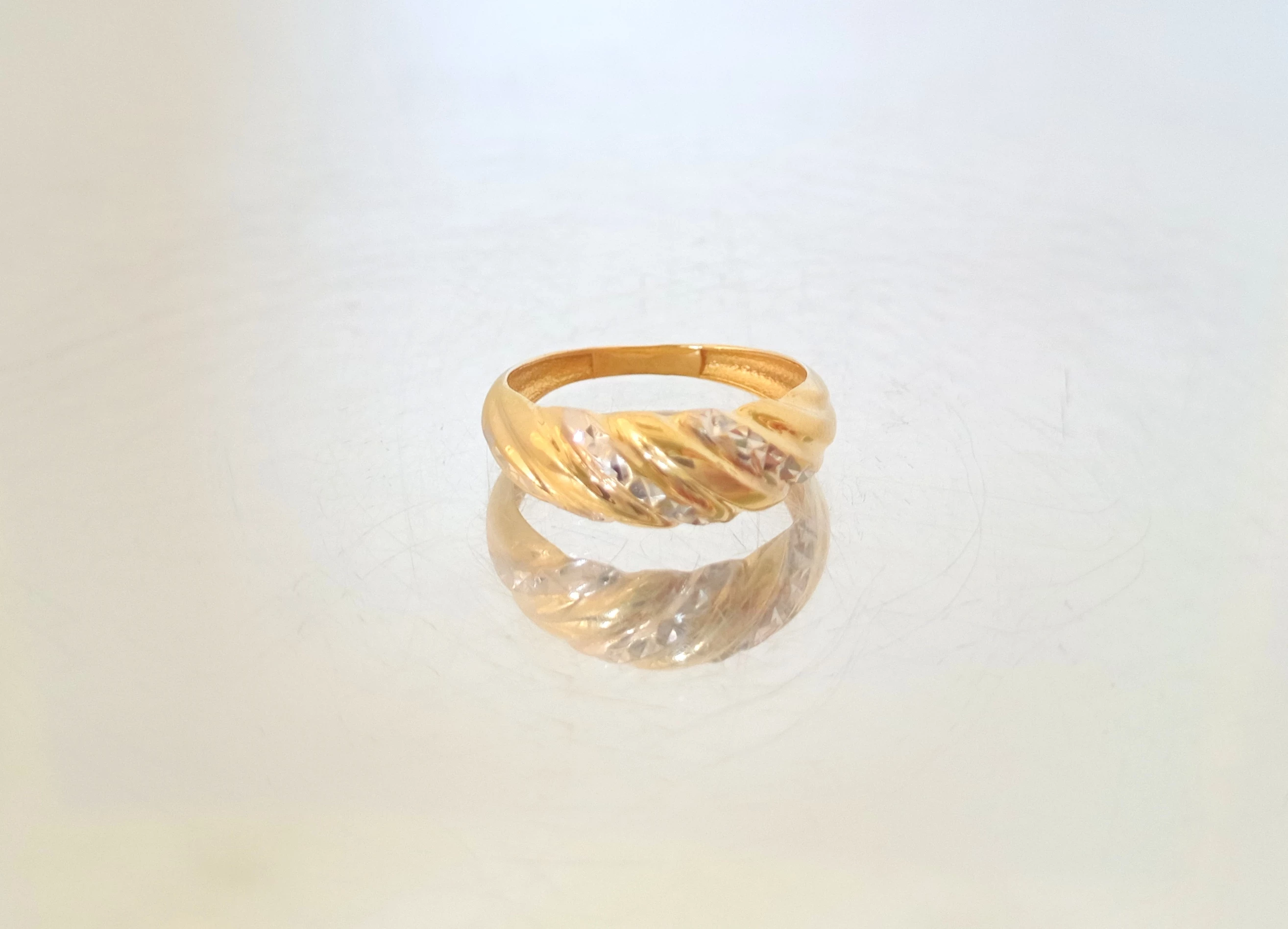 piekny-zloty-pierscionek-585-185g-r13-kolor-dominujacy-zloty