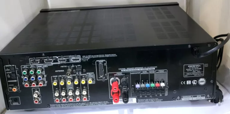 AMPLITUNER ONKYO HT-R380 OPIS