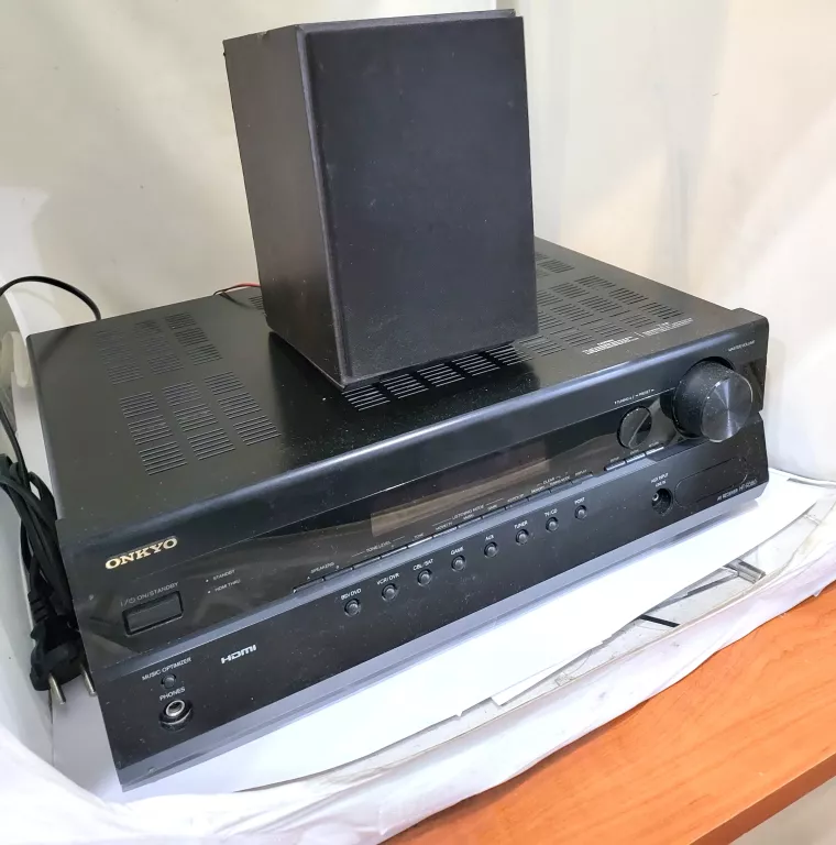 AMPLITUNER ONKYO HT-R380 OPIS