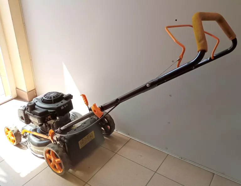 kosiarka-spalinowa-nac-lp2710-se-pojemnosc-silnika-1