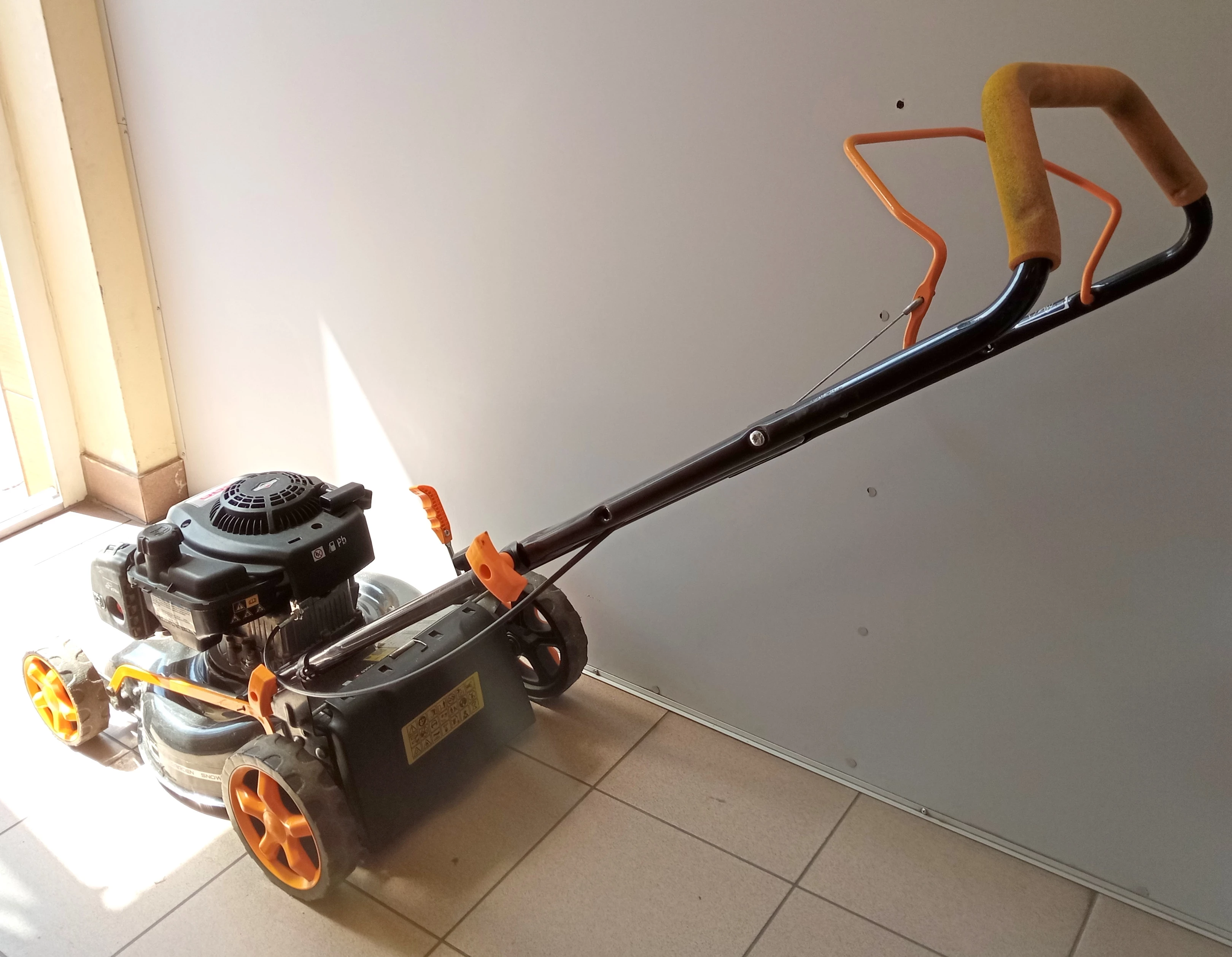 kosiarka-spalinowa-nac-lp2710-se-pojemnosc-silnika-1