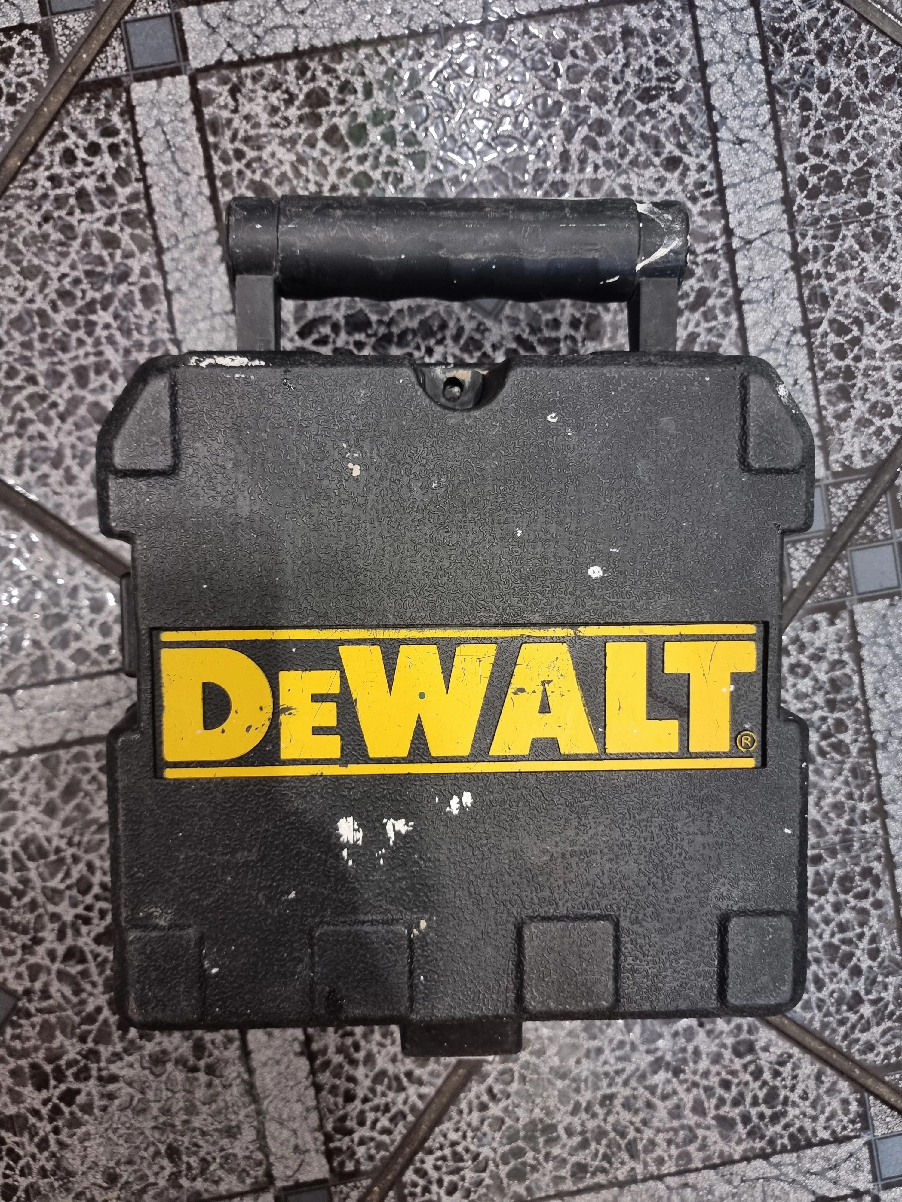 poziomica-laserowa-krzyzowa-dewalt-dw088-polecam-stan-uzywany