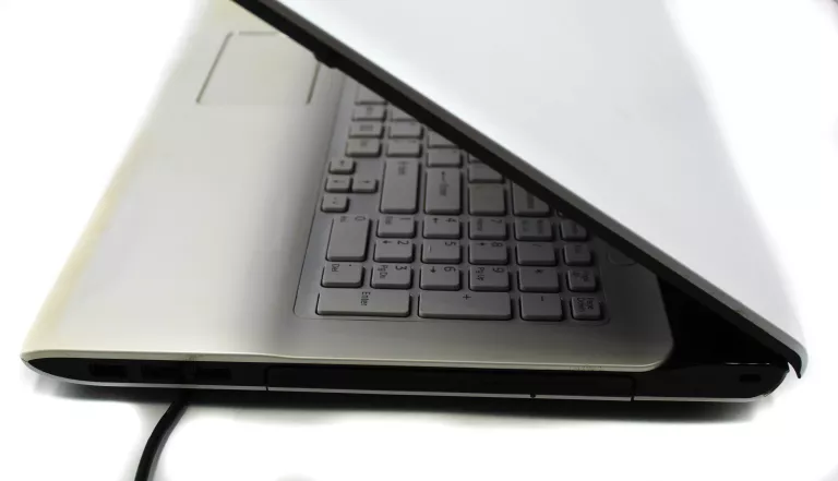 LAPTOP SONY VAIO SVE1713E1EW I3 8GB WIN 10 2,5GHZ