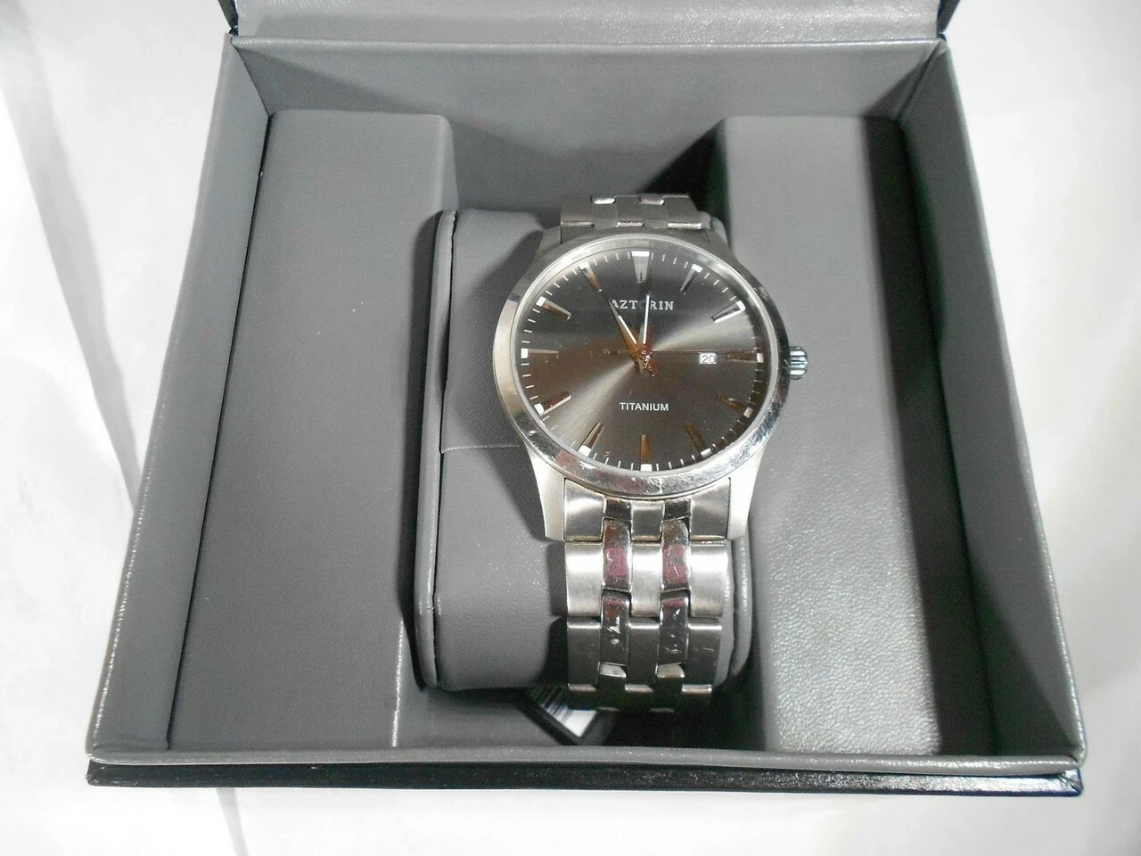 zegarek-aztorin-a045g190-polecamy-ksztalt-koperty-okragla