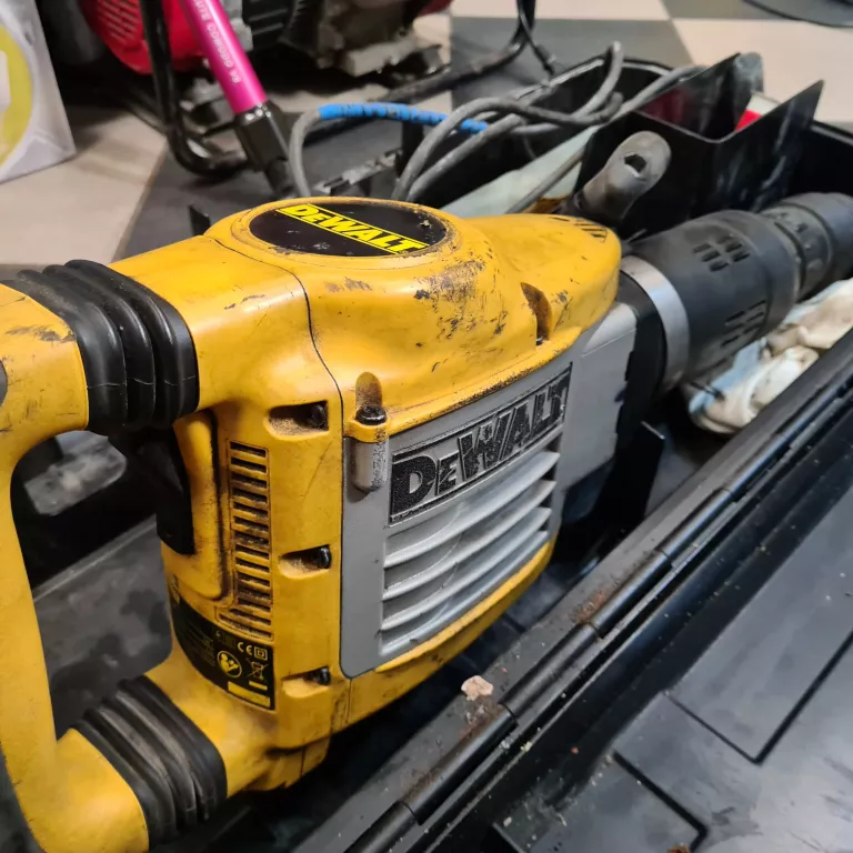 MŁOT WYBURZENIOWY DEWALT D25941 @ WALIZKA