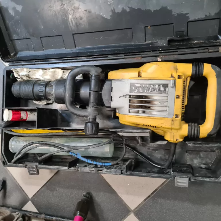MŁOT WYBURZENIOWY DEWALT D25941 @ WALIZKA