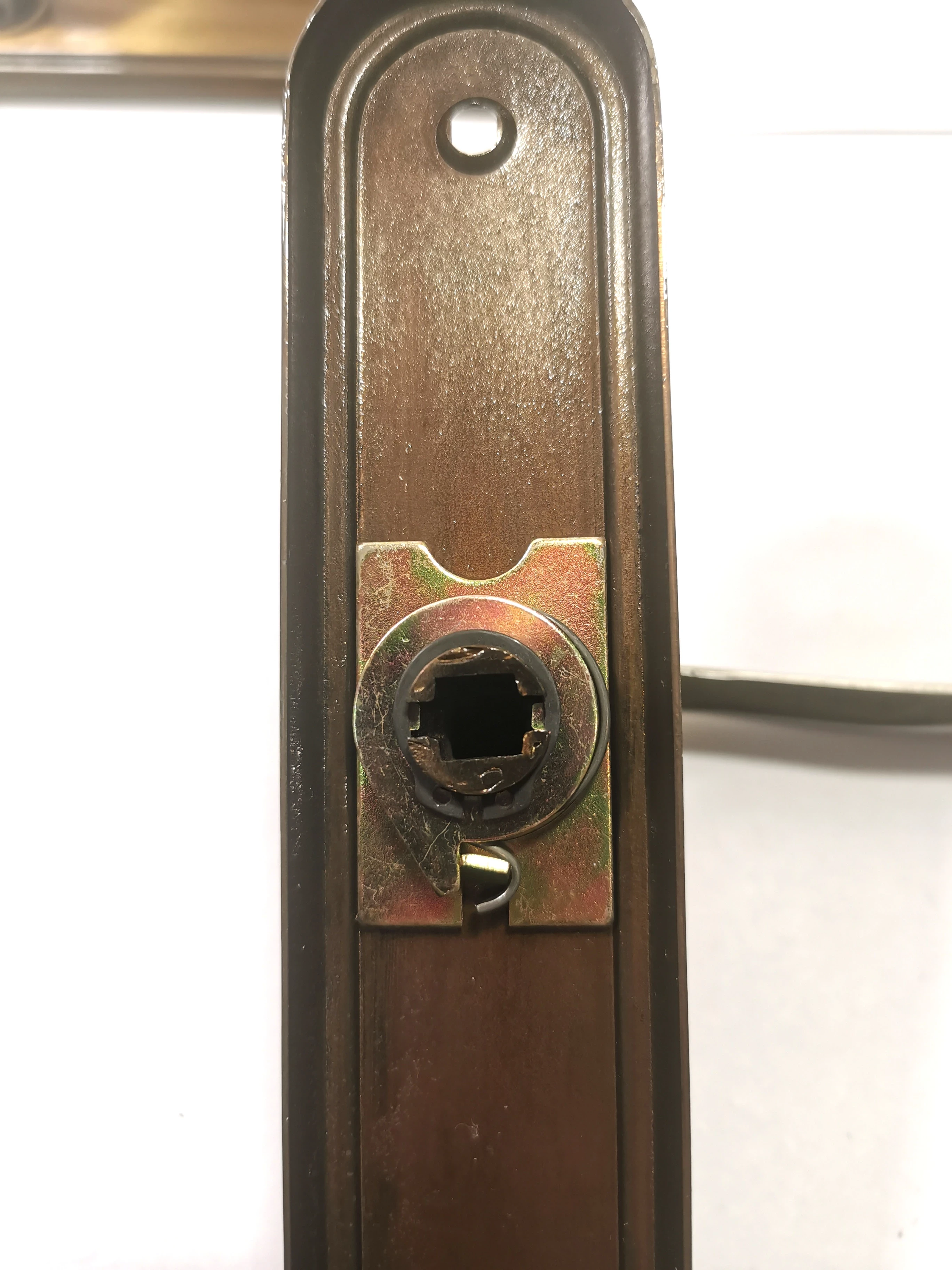 klamka-z-dlugim-szyldem-lyzeczka-mosiadz-platyn-stan-uzywany