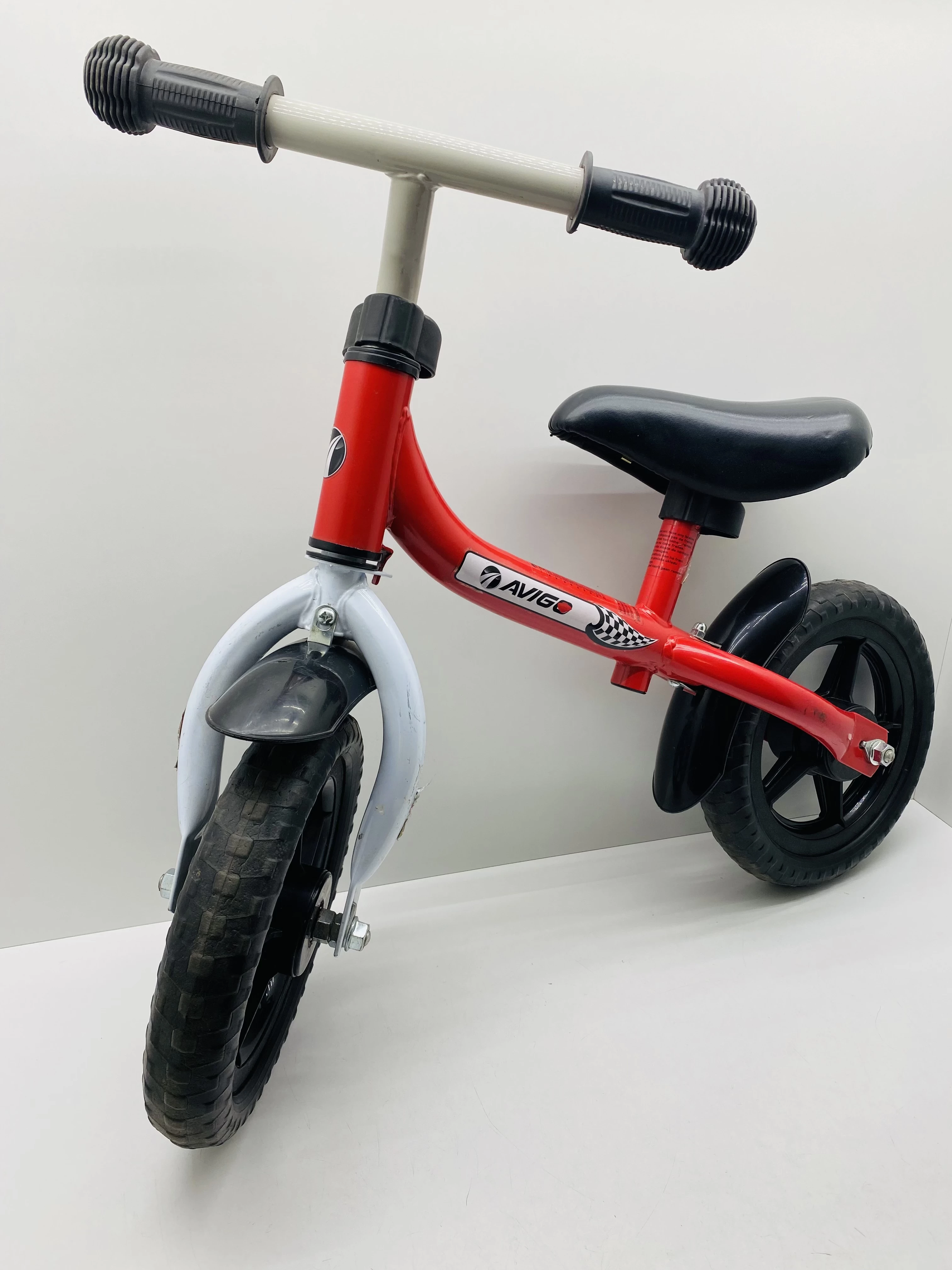 avigo-rowerek-biegowy-czerwony-kolor-czerwony