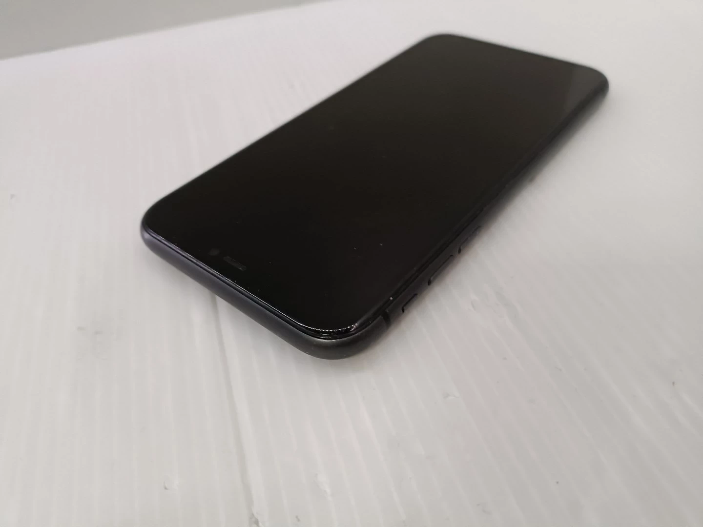 telefon-apple-iphone-11-bateria-84-przekatna-ekranu-61