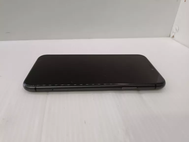 telefon-apple-iphone-11-bateria-84-pamiec-ram-4-gb