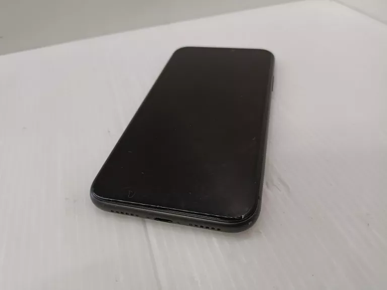 telefon-apple-iphone-11-bateria-84-wbudowana-pamiec-64-gb