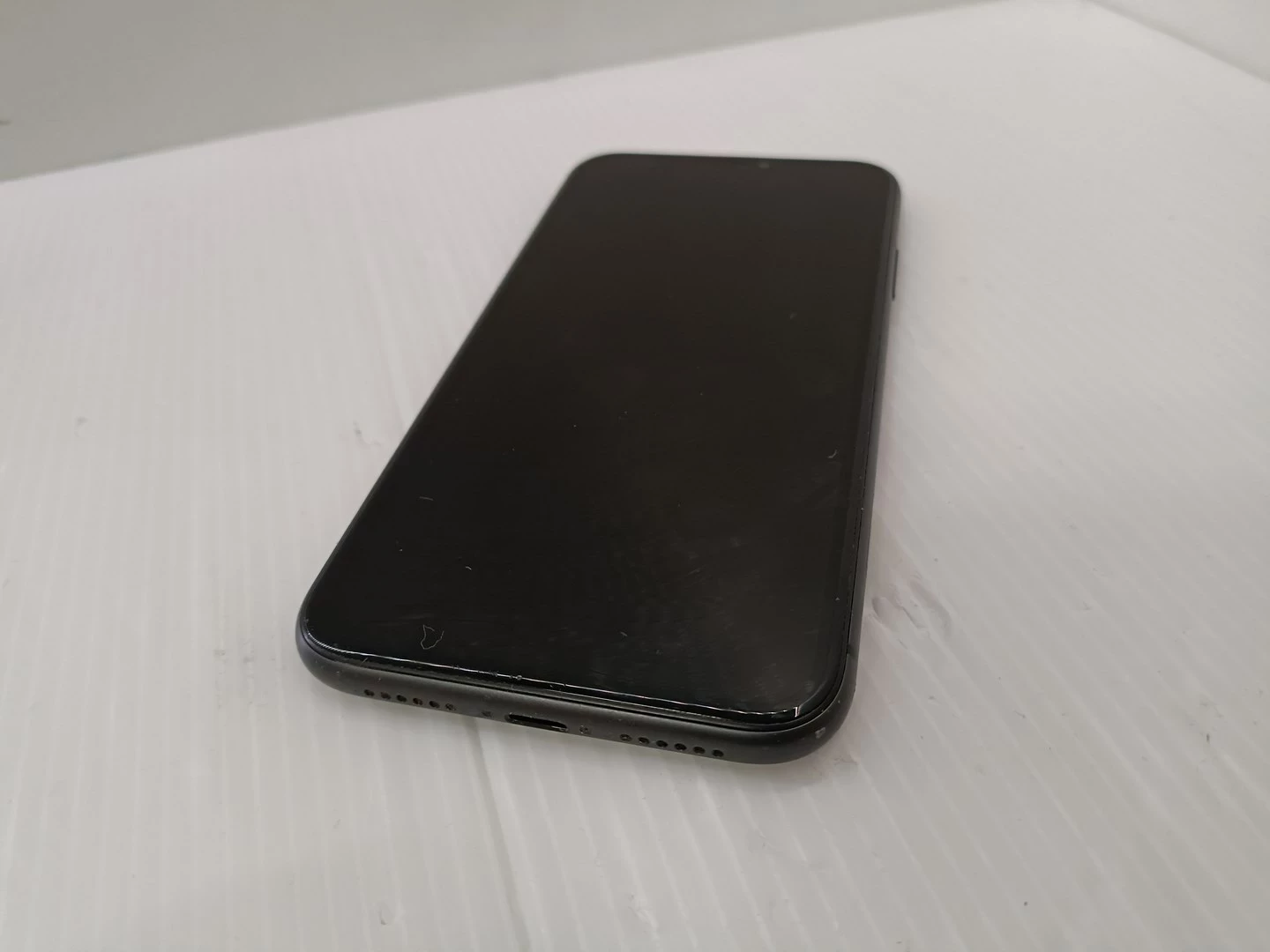 telefon-apple-iphone-11-bateria-84-wbudowana-pamiec-64-gb