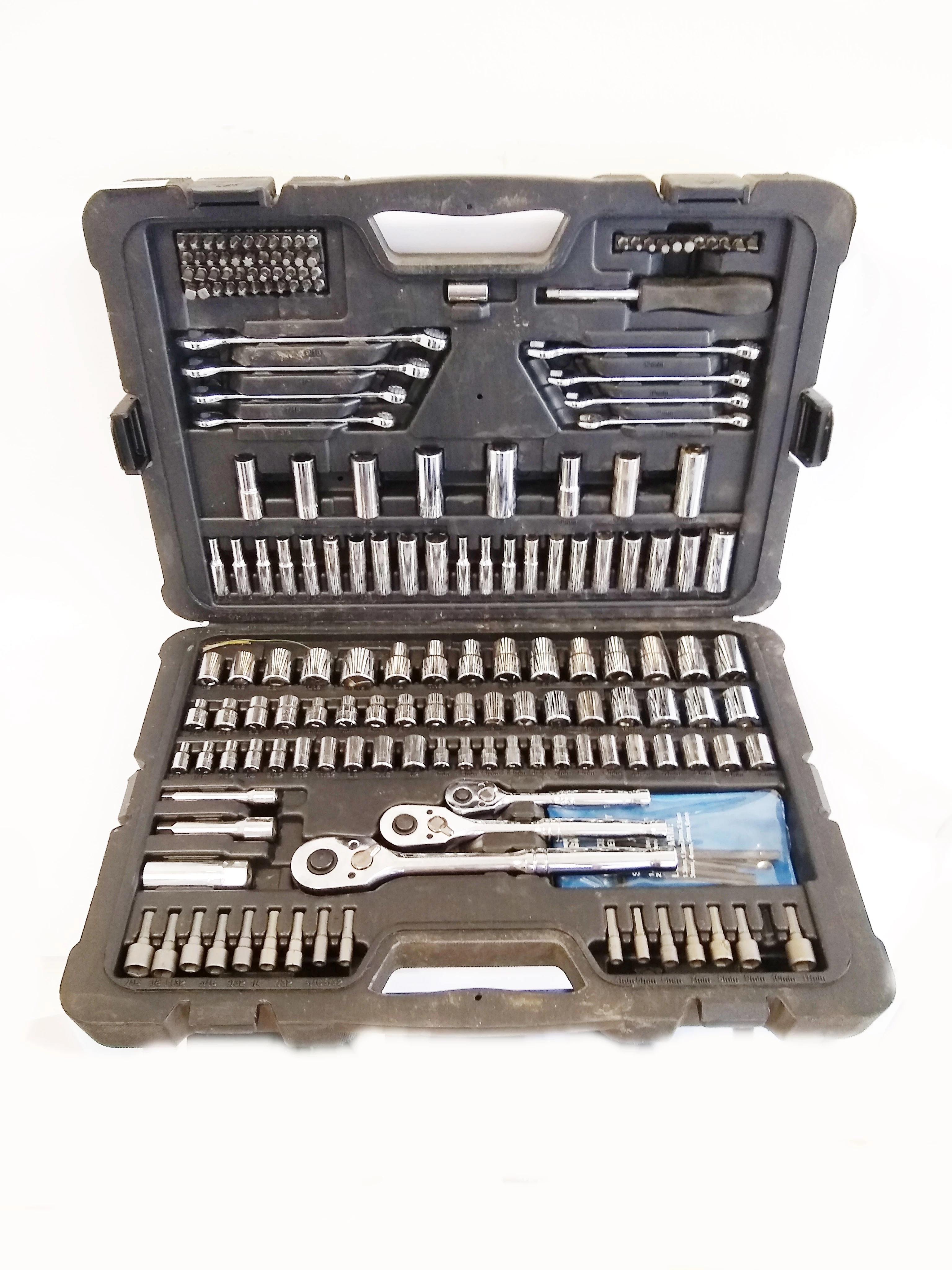 zestaw-kluczy-nasadowych-stanley-walizka-wolominska-2d-kobylka