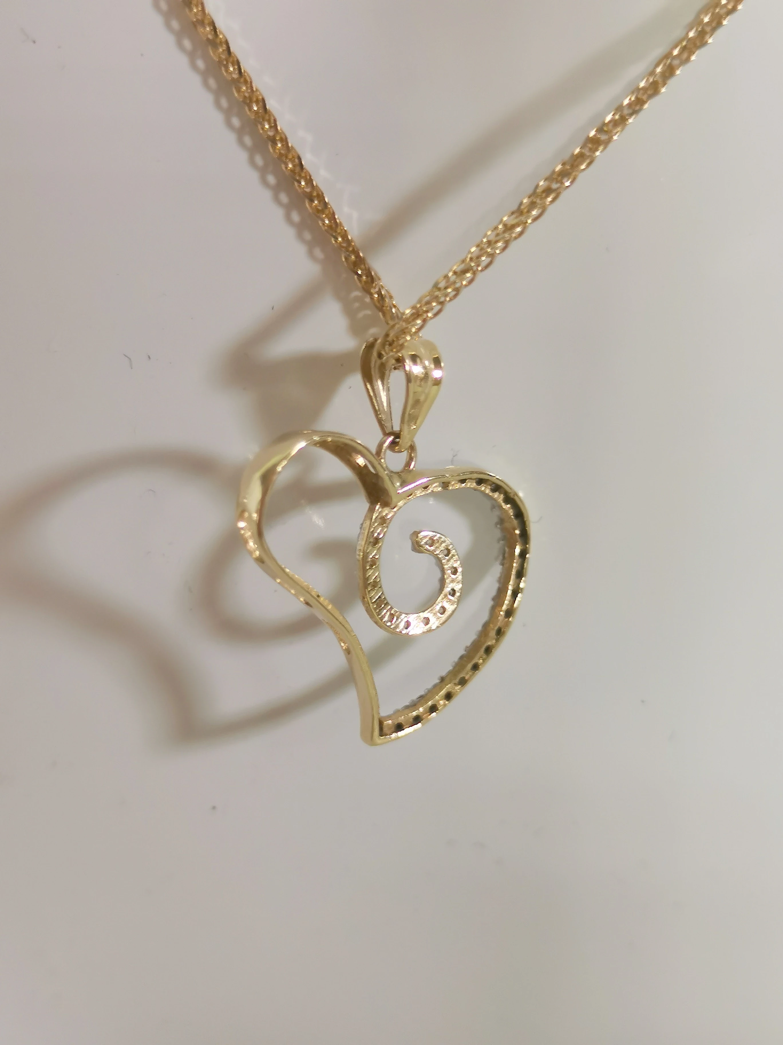 fantastyczny-zloty-lancuszek-z-sercem-585-motyw-serce