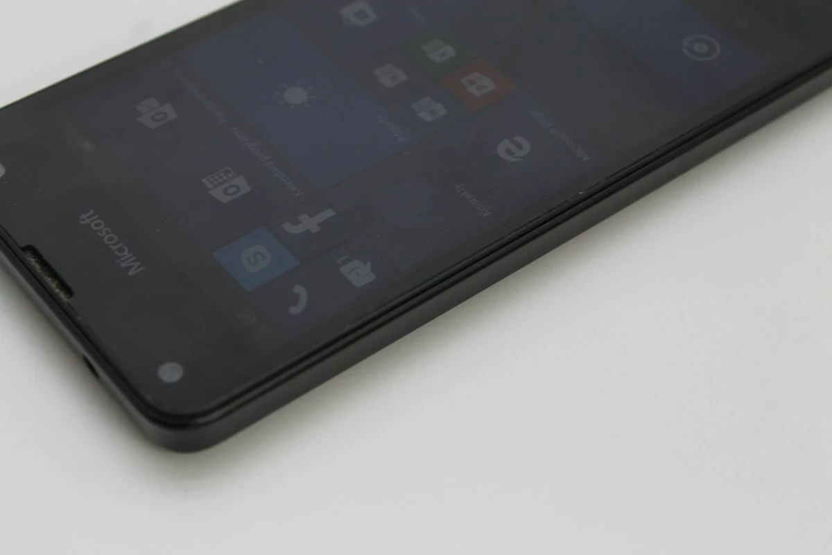 telefon-microsoft-lumia-550-kolor-czarny