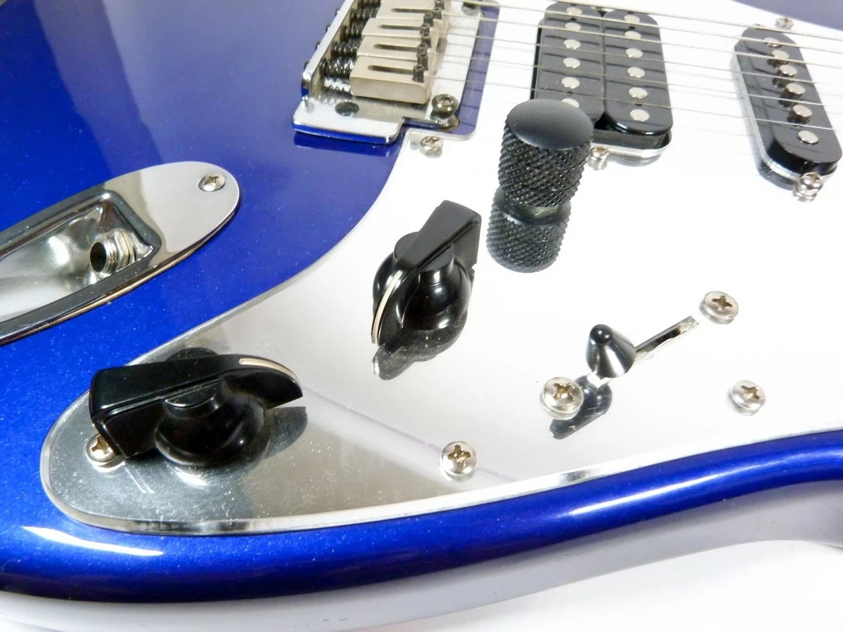 gitara-elektryczna-fender-stratocaster-stojak-rodzaj-stratocaster