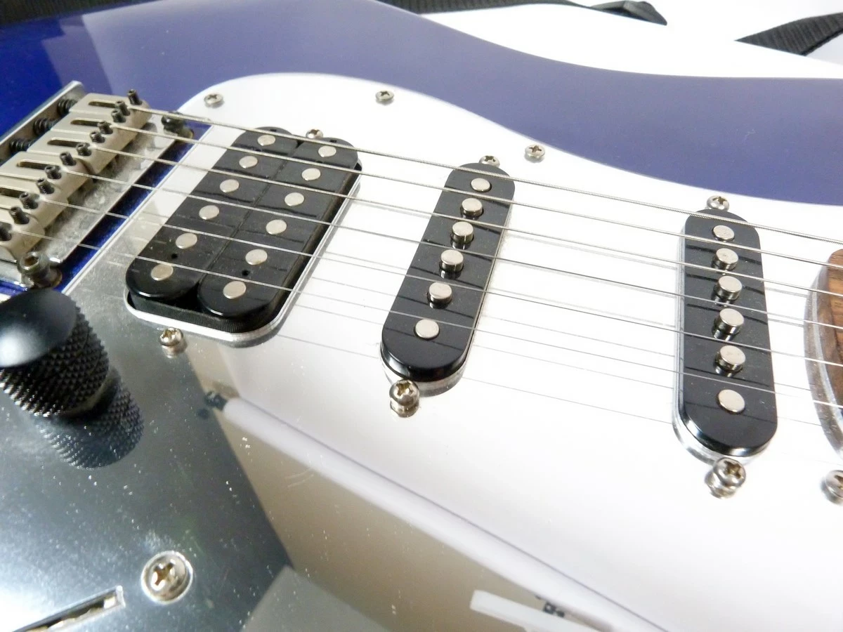 gitara-elektryczna-fender-stratocaster-stojak-liczba-strun-6-strun