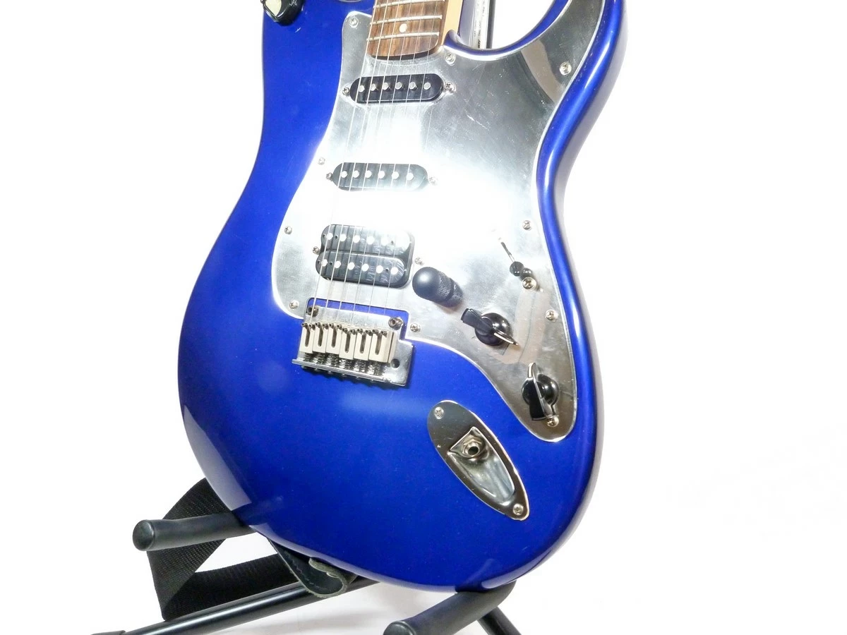 gitara-elektryczna-fender-stratocaster-stojak-marka-fender