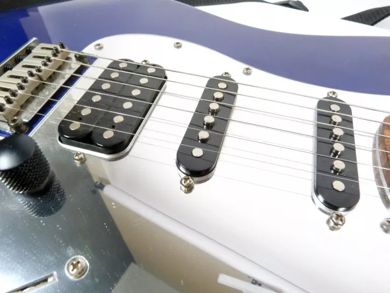 gitara-elektryczna-fender-stratocaster-stojak-liczba-strun-6-strun