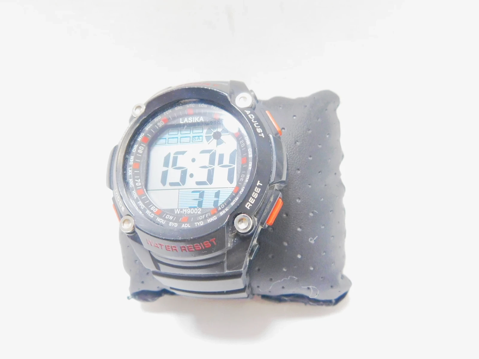 zegarek-meski-nareczny-lasika-czarny-rodzaj-cyfrowe