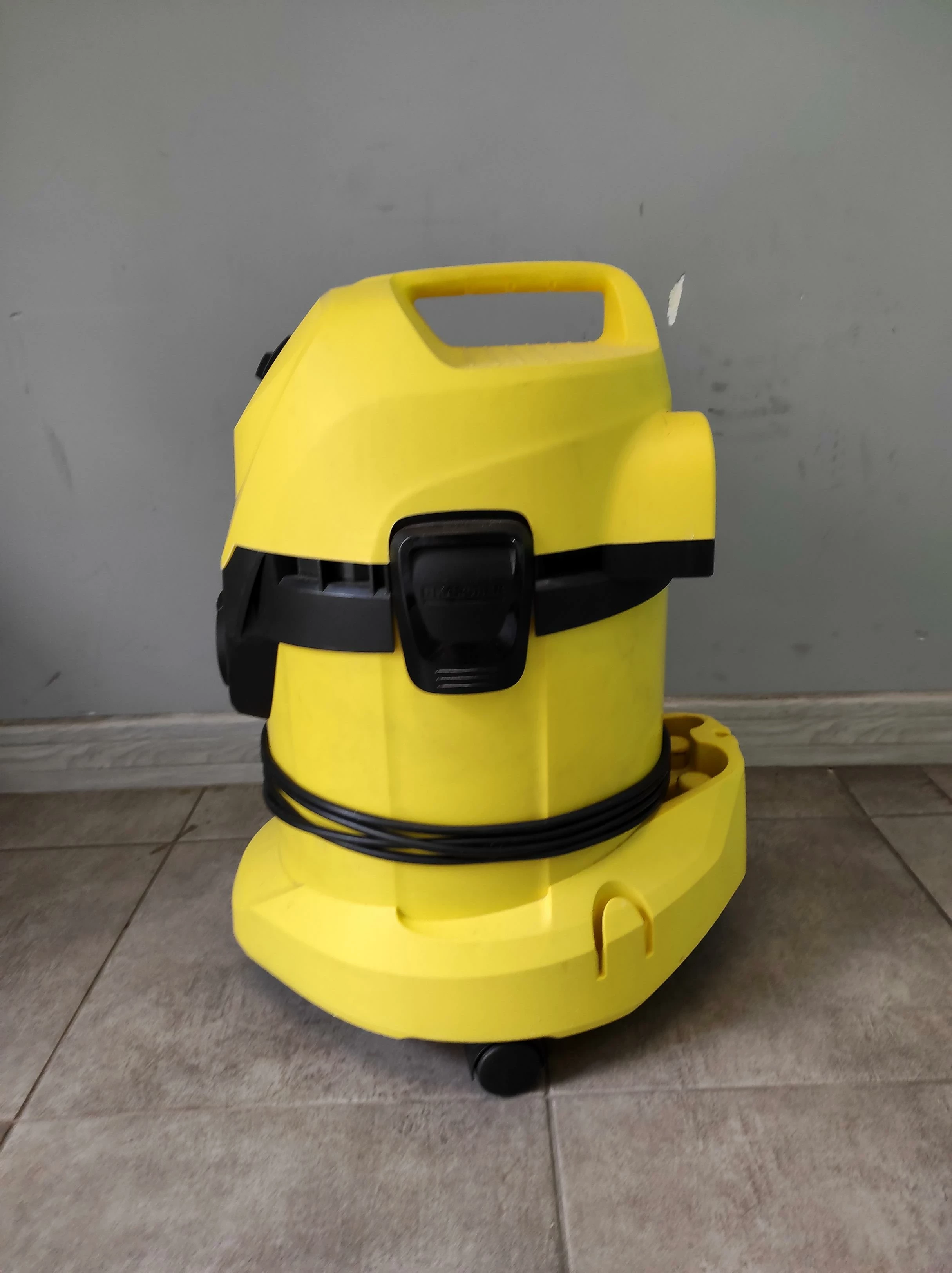 odkurzacz-przemyslowy-karcher-wd3-1000w-product-id