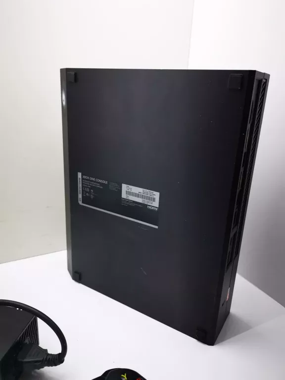 KONSOLA XBOX ONE 1 TB CZARNY ROZŁADOWANY PAD