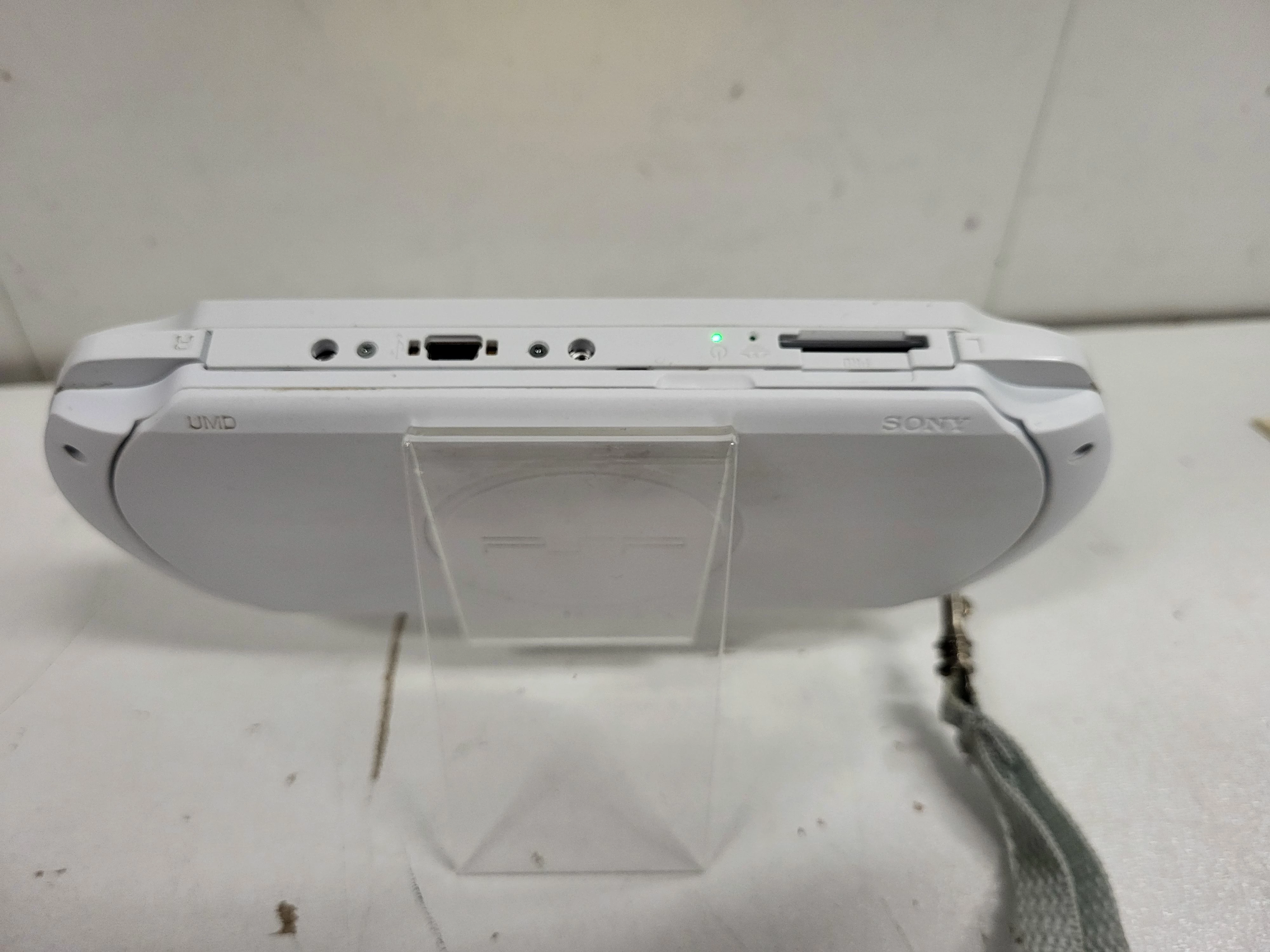 psp-sony-street-e1004-white-witosa-39-krakow