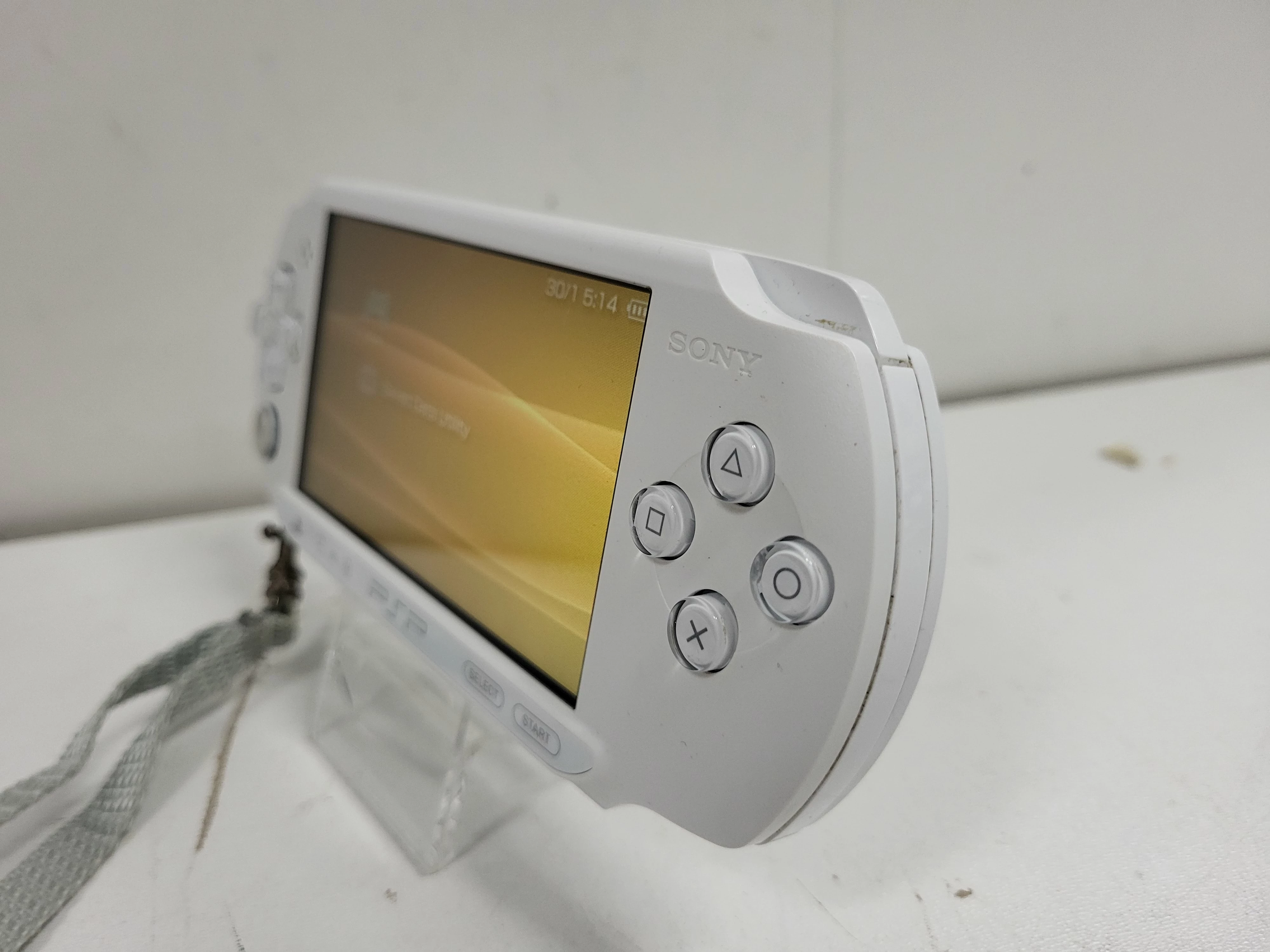 psp-sony-street-e1004-white-model-e1004