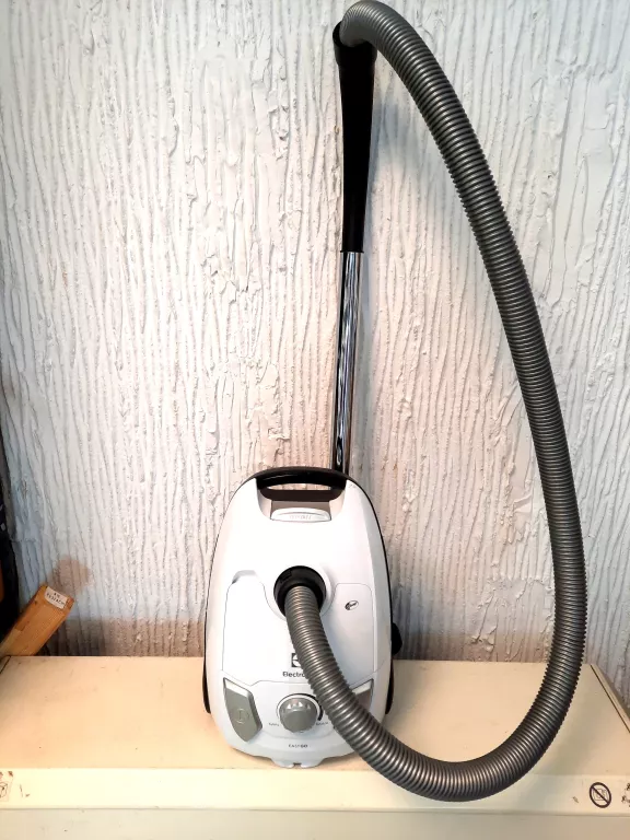 ODKURZACZ ELECTROLUX EASYGO EEG41IW