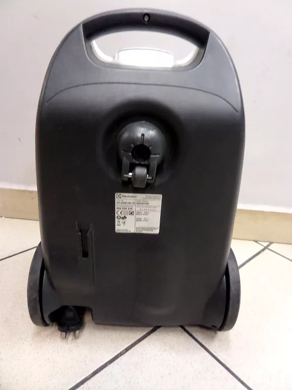 odkurzacz-electrolux-easygo-eeg41iw-moc-650