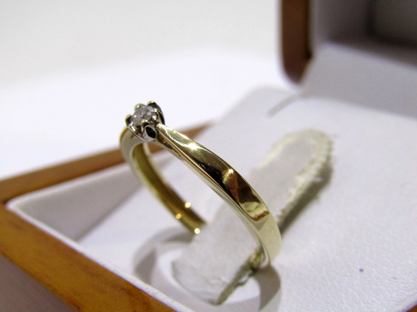 przepiekny-zloty-pierscionek-z-brylantem-585-r11-ean-gtin-5905868206128