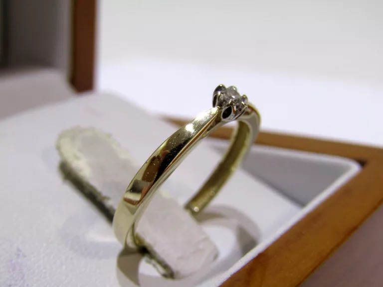 przepiekny-zloty-pierscionek-z-brylantem-585-r11-rodzaj-2205-2