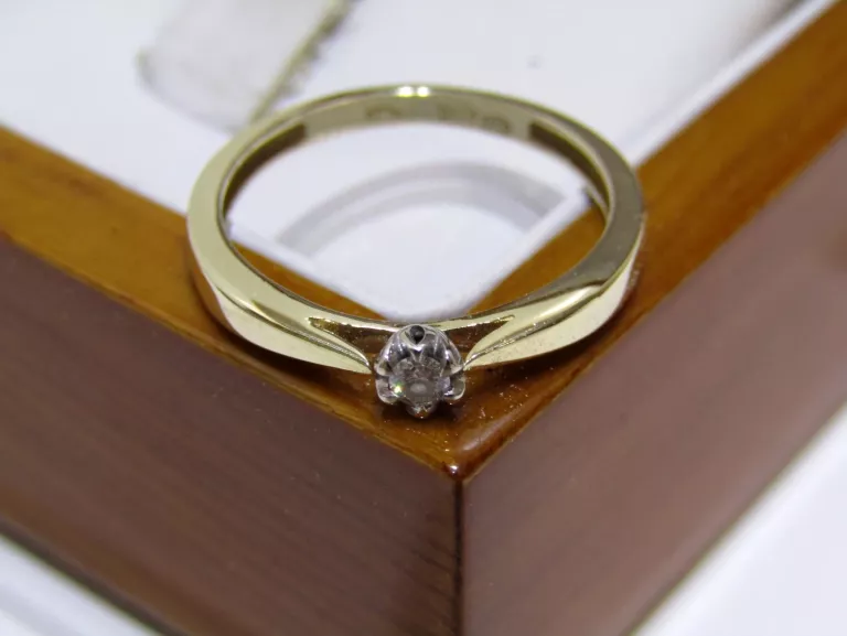 przepiekny-zloty-pierscionek-z-brylantem-585-r11-material-15835-2