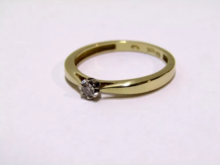 PRZEPIĘKNY ZŁOTY PIERŚCIONEK Z BRYLANTEM 585 R11