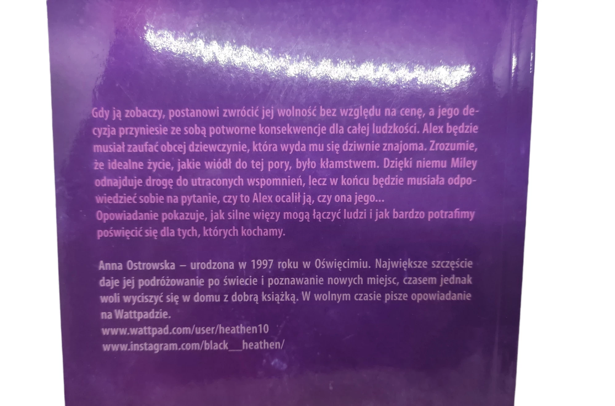 zapomniane-zycie-anna-ostrowska-tytul-twoja-tajemnica