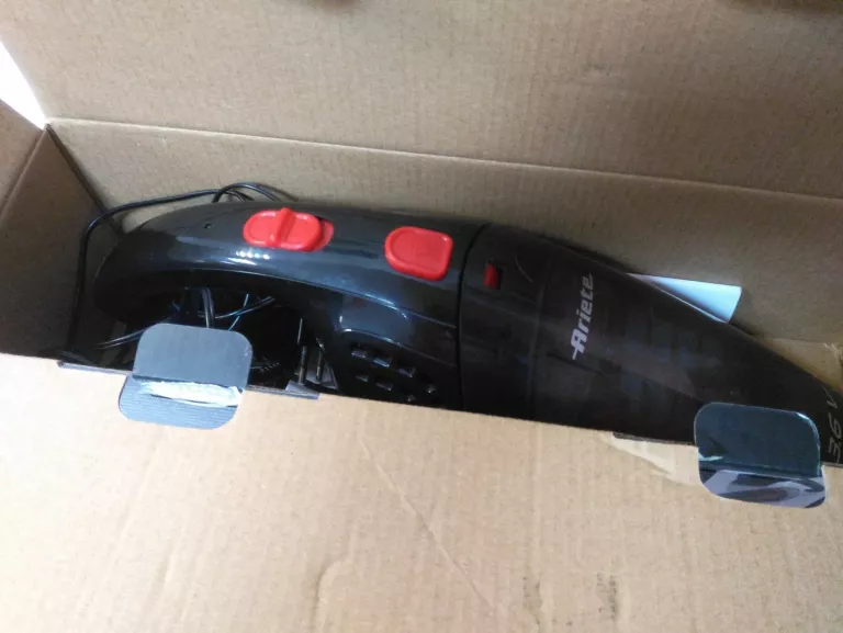 odkurzacz-ariete-2474-wet-dry-pojemnosc-zbiornika-na-kurz-04