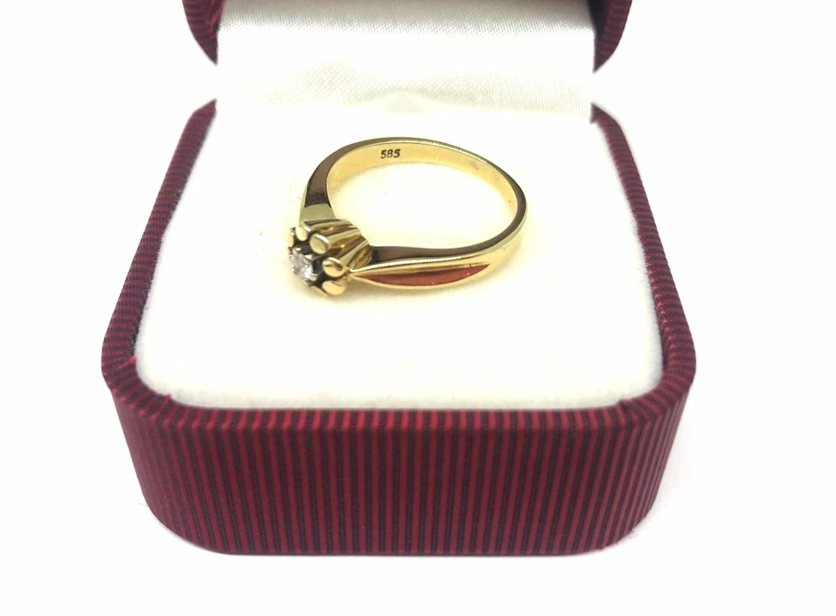 boski-pierscionek-zloty-z-brylantem-585-r15-stan-uzywany