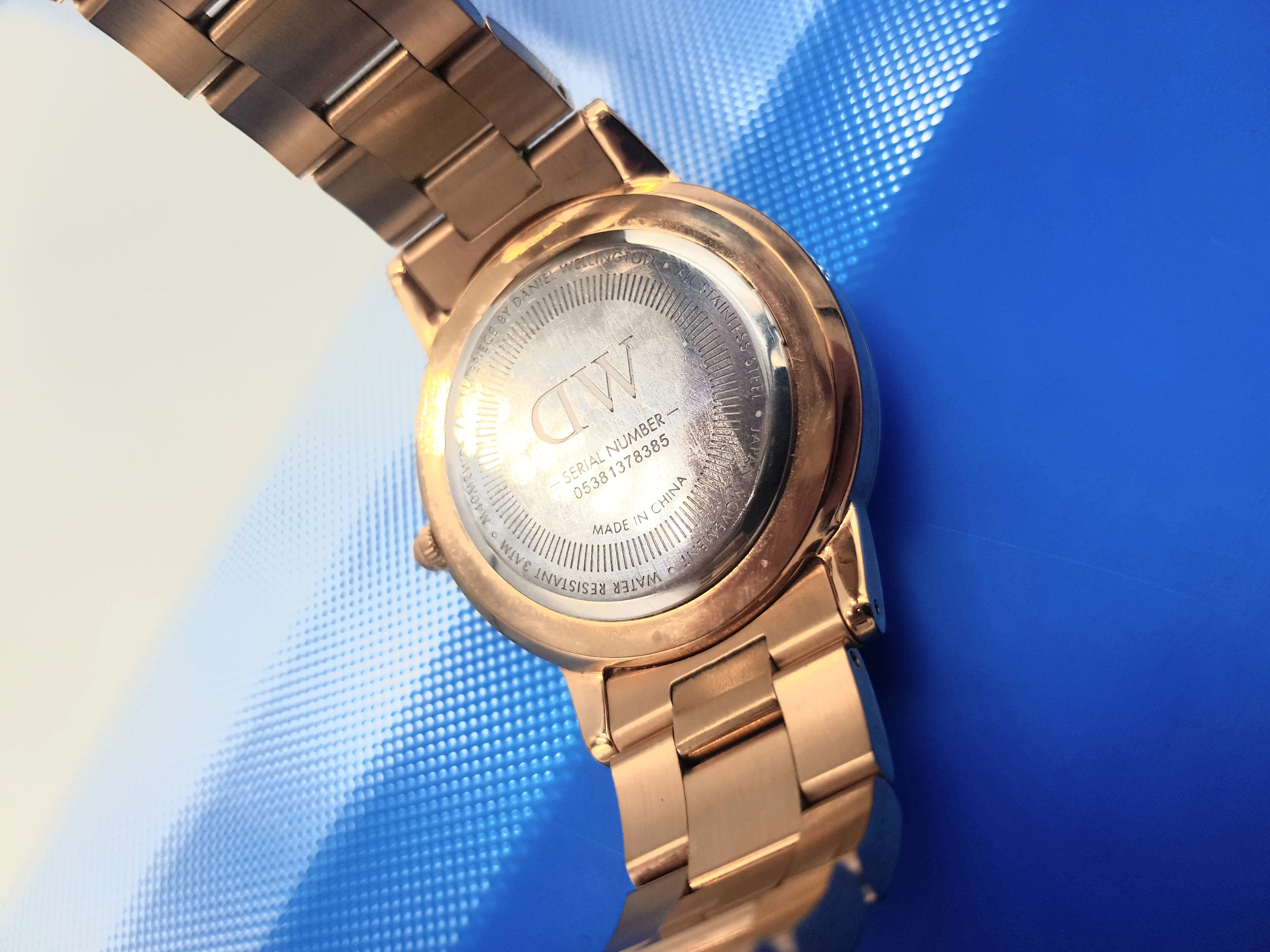 zegarek-daniel-wellington-m40mrw02-okazja-ksztalt-koperty-okragla