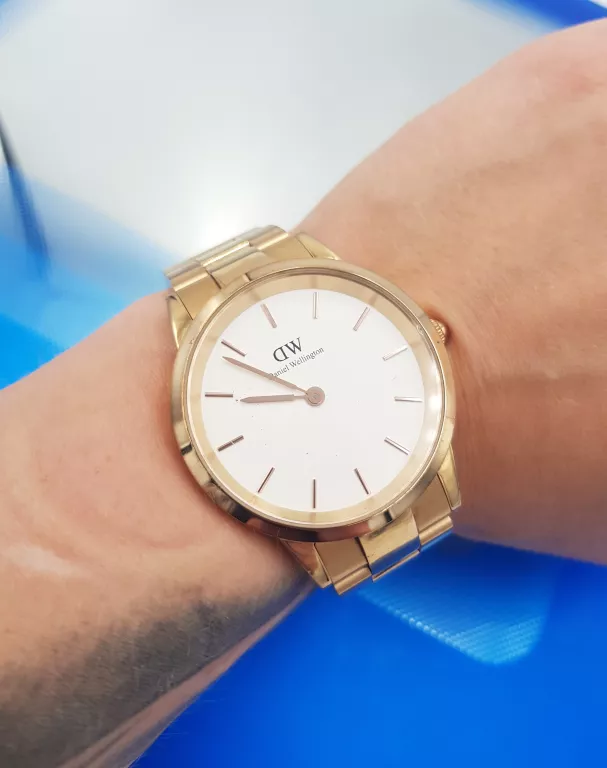 zegarek-daniel-wellington-m40mrw02-okazja-funkcje-brak