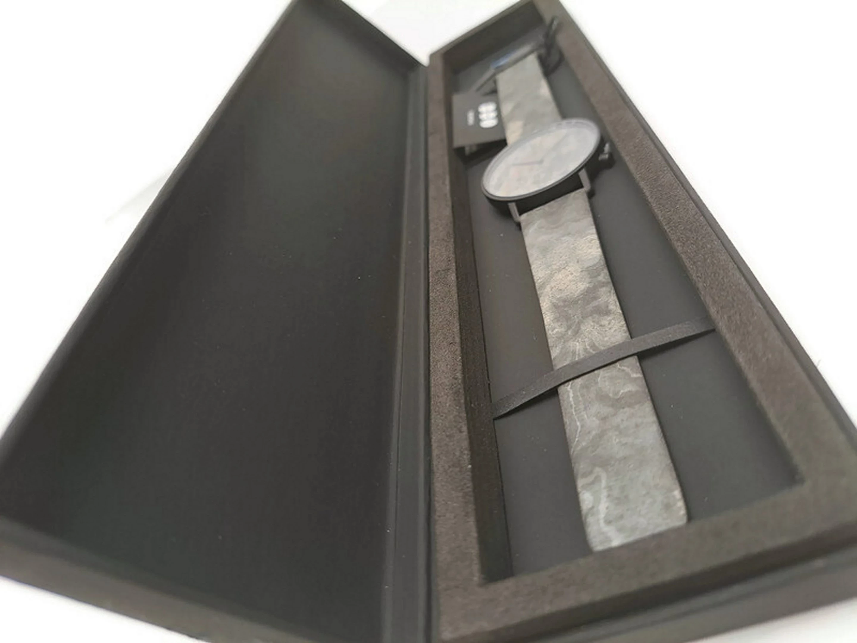 komono-zegarek-pudelko-stan-uzywany