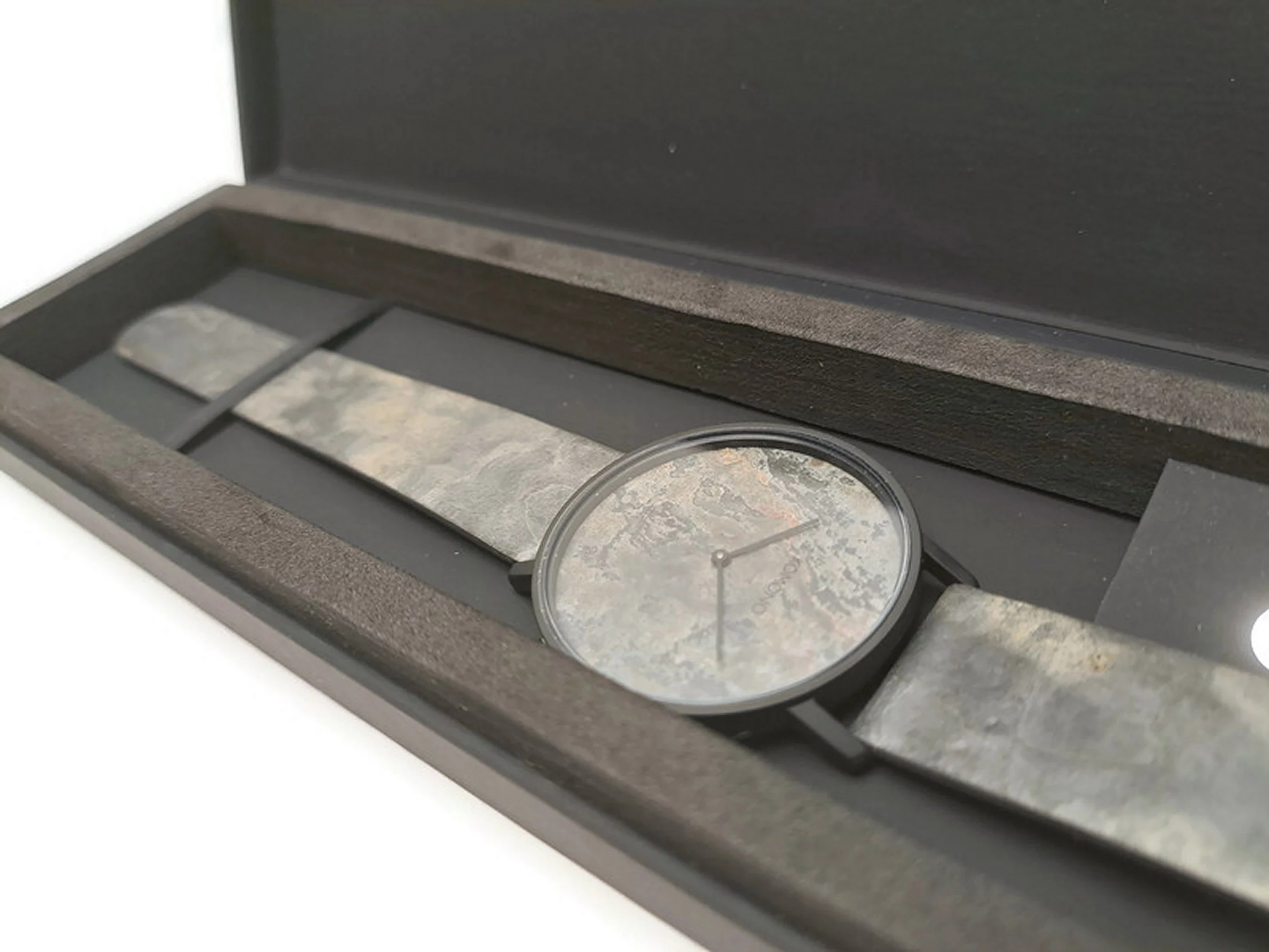 komono-zegarek-pudelko-dworcowa-52-bydgoszcz