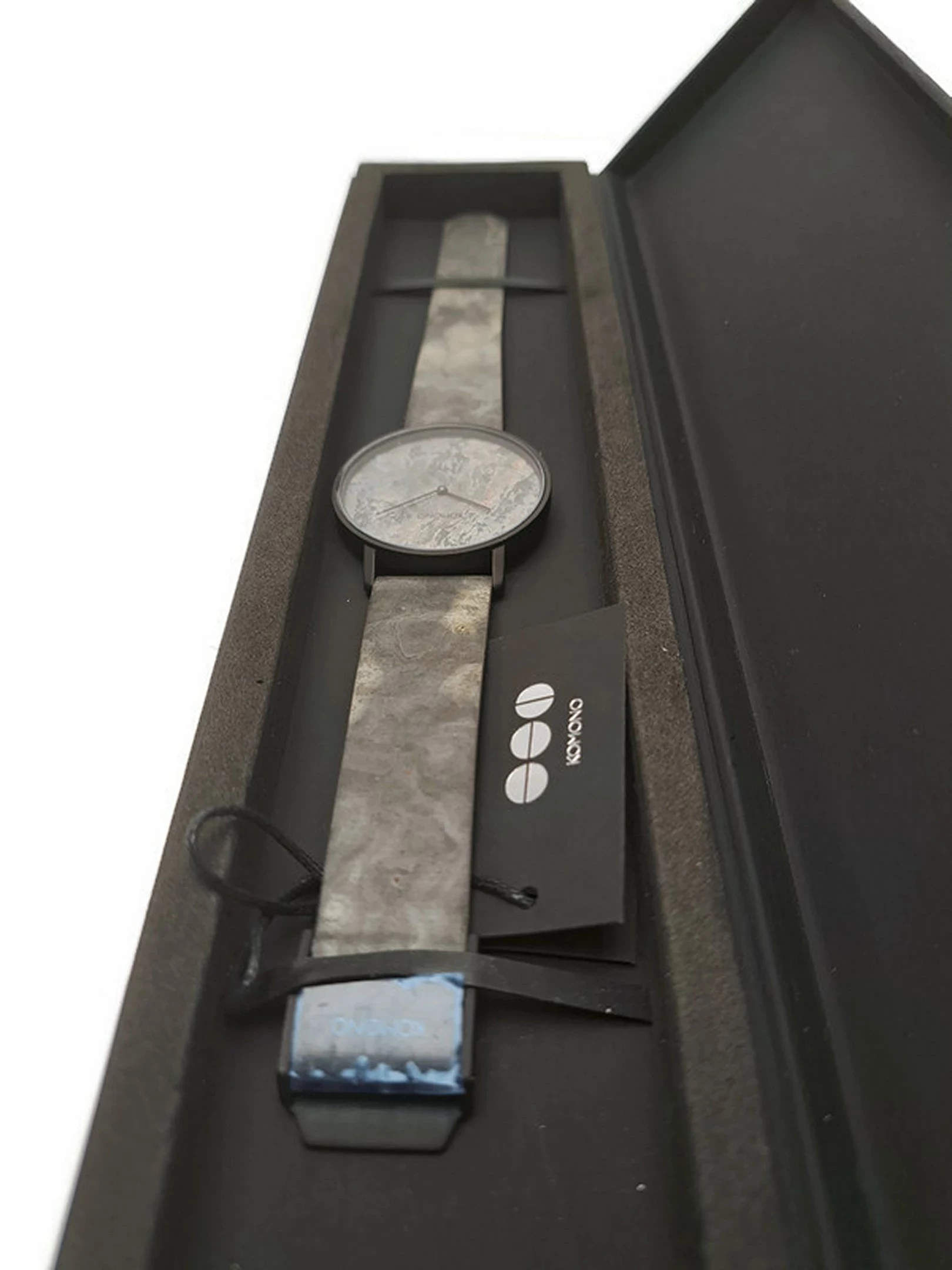 komono-zegarek-pudelko-mechanizm-kwarcowy