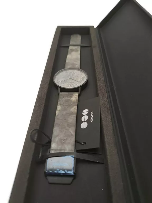 komono-zegarek-pudelko-mechanizm-kwarcowy