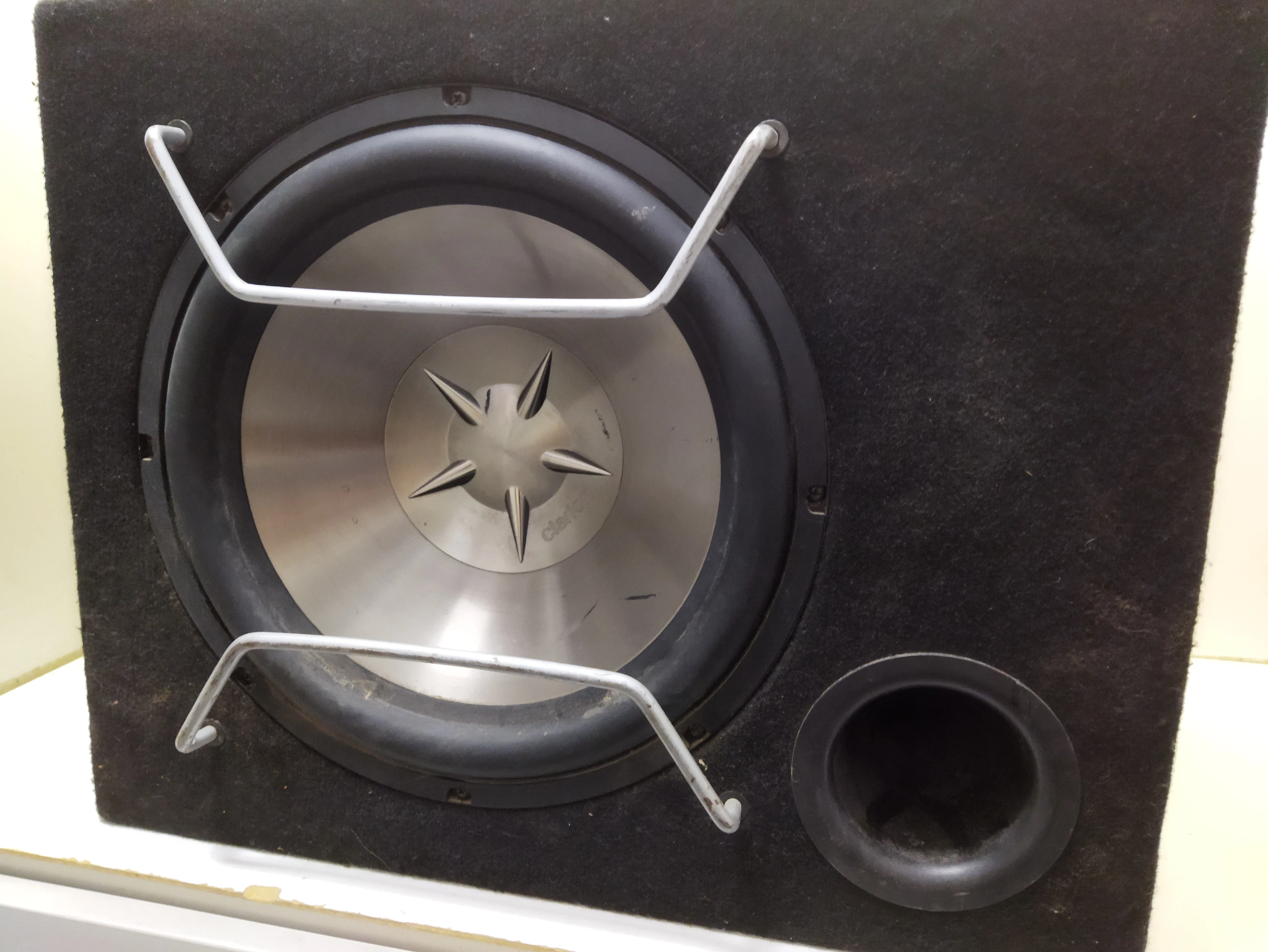 skrzynia-basowa-clarion-sw3013b-700w-marka-clarion