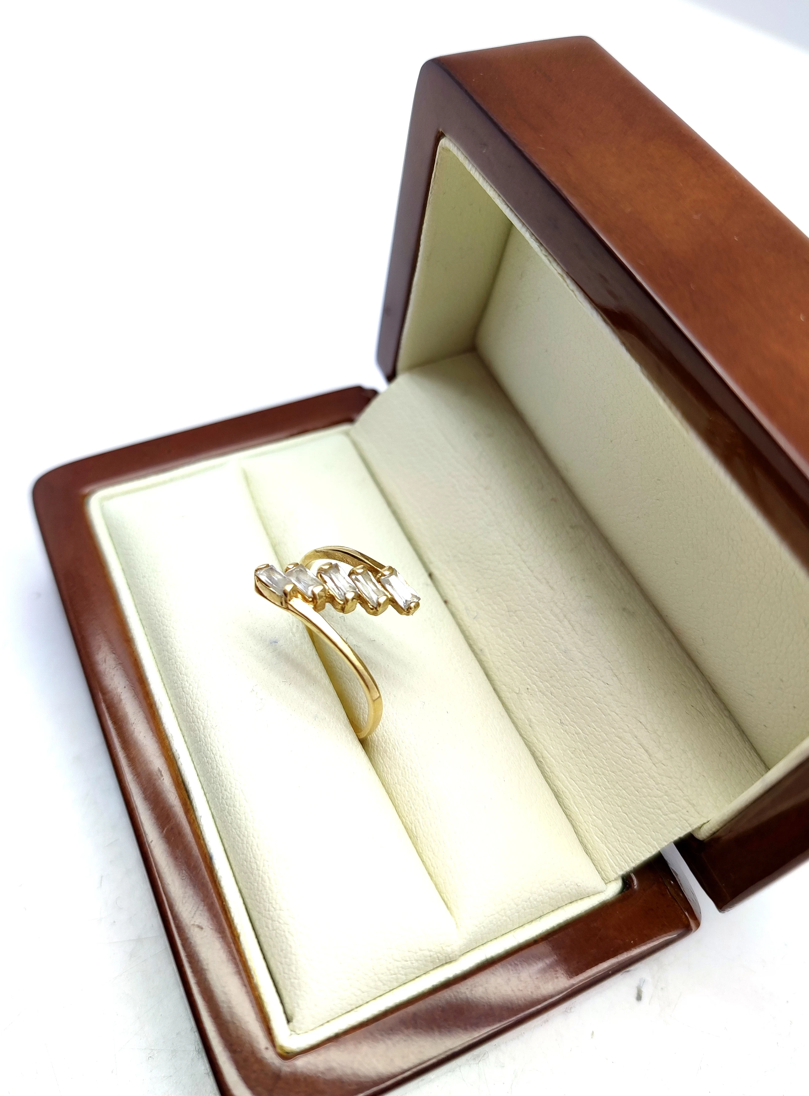 piekny-zloty-symetryczny-pierscionek-14kt-r17-stan-11323-2