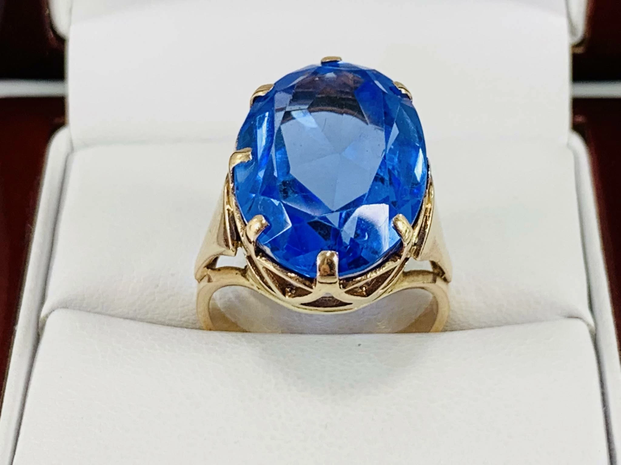 piekny-zloty-pierscionek-z-szafirem-854g-585-r16-marka-leksusgold