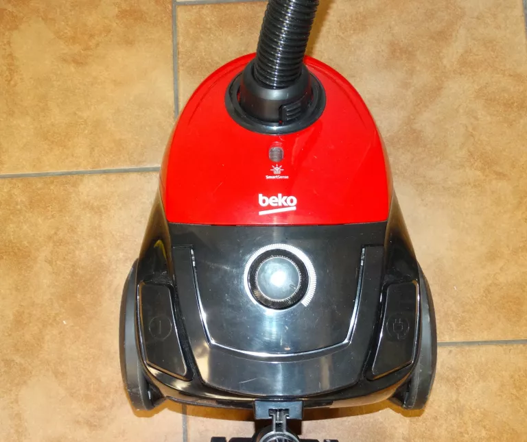 ODKURZACZ WORKOWY CZERWONY BEKO VCC34801AR