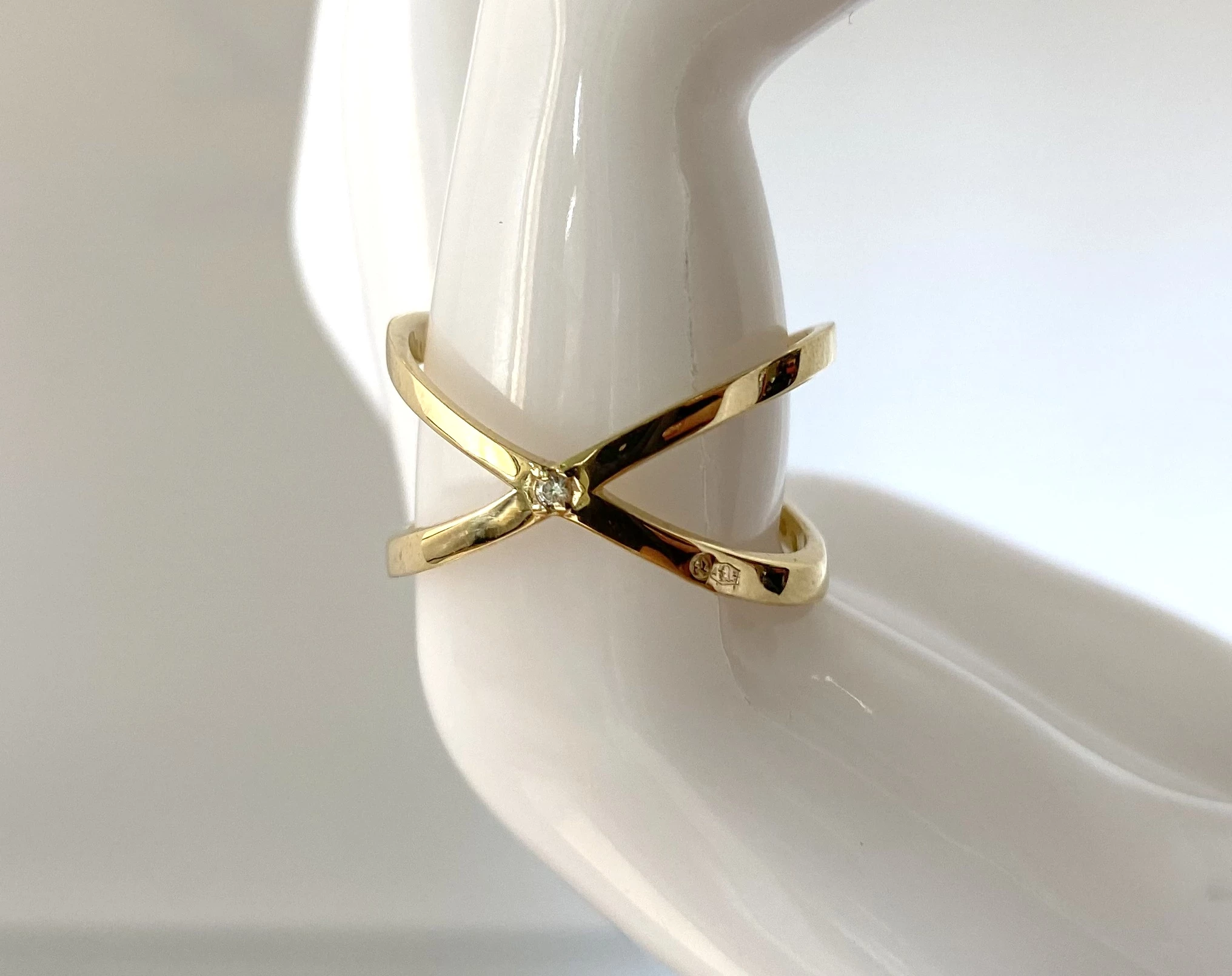 zloty-pierscionek-nieskonczonosc-z-cyrkoniami-r18-material-zloto