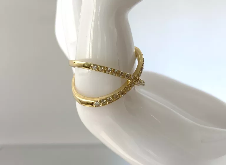 zloty-pierscionek-nieskonczonosc-z-cyrkoniami-r18-kamien-cyrkonia