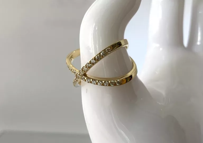 zloty-pierscionek-nieskonczonosc-z-cyrkoniami-r18-stan-uzywany